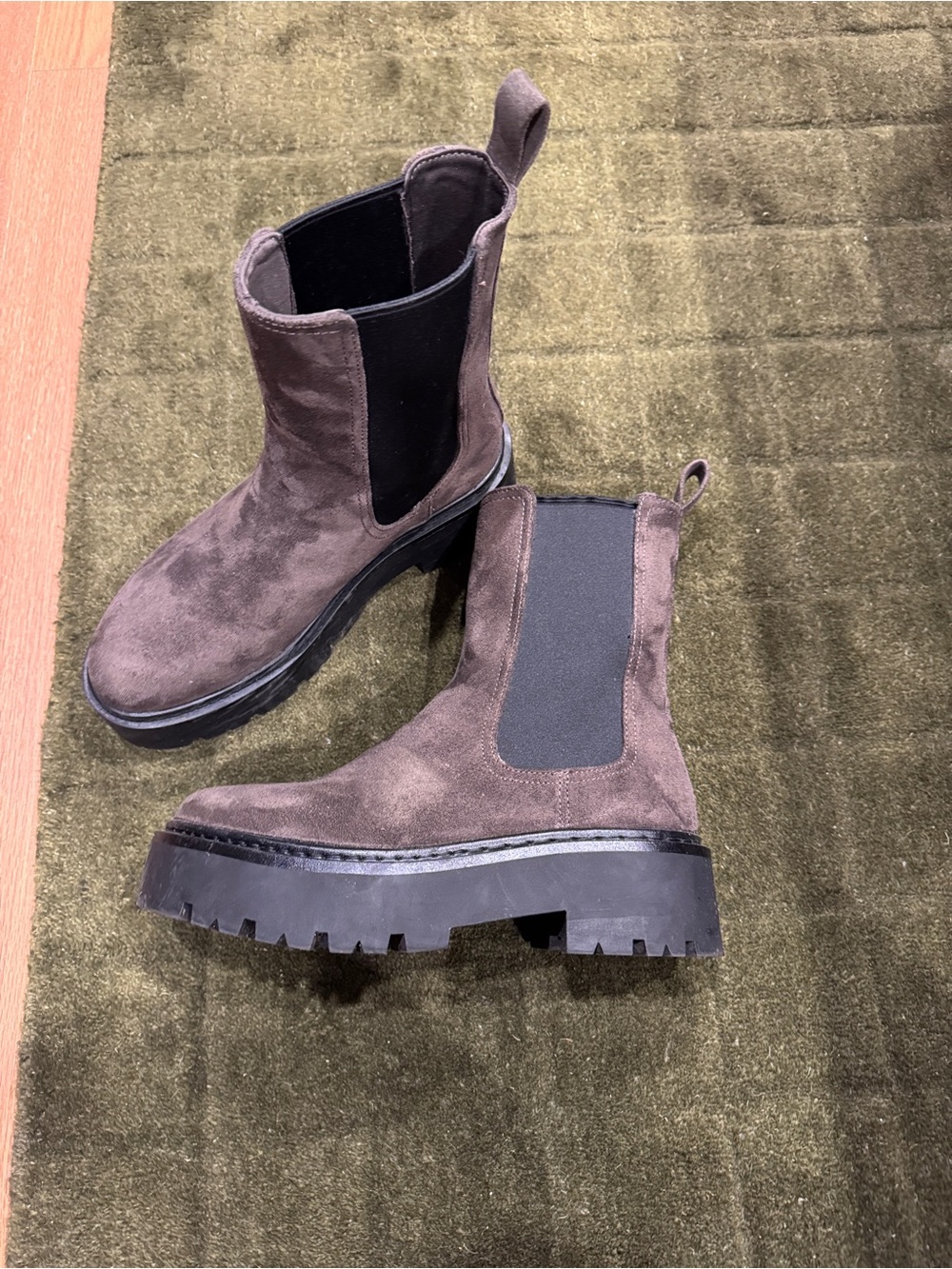 H&M Women’s “Suede” Chelsea Boots in Dark Brown - size 9